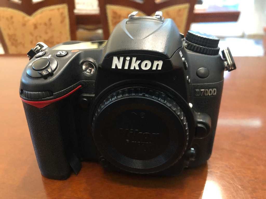 NIKON D7000 Z ZESTAWEM 3 Obiektyw + Lampa