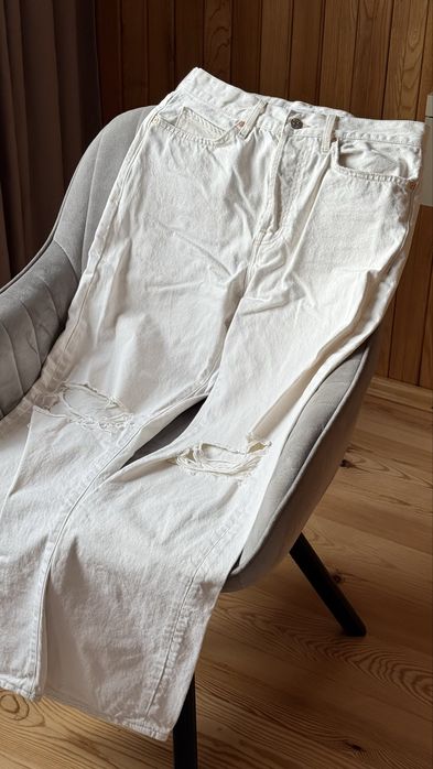Молочні джинси mango