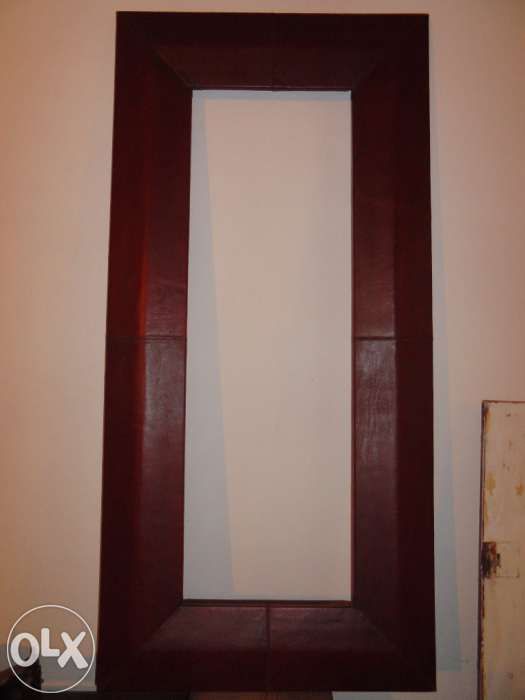 Moldura bordeaux em pele