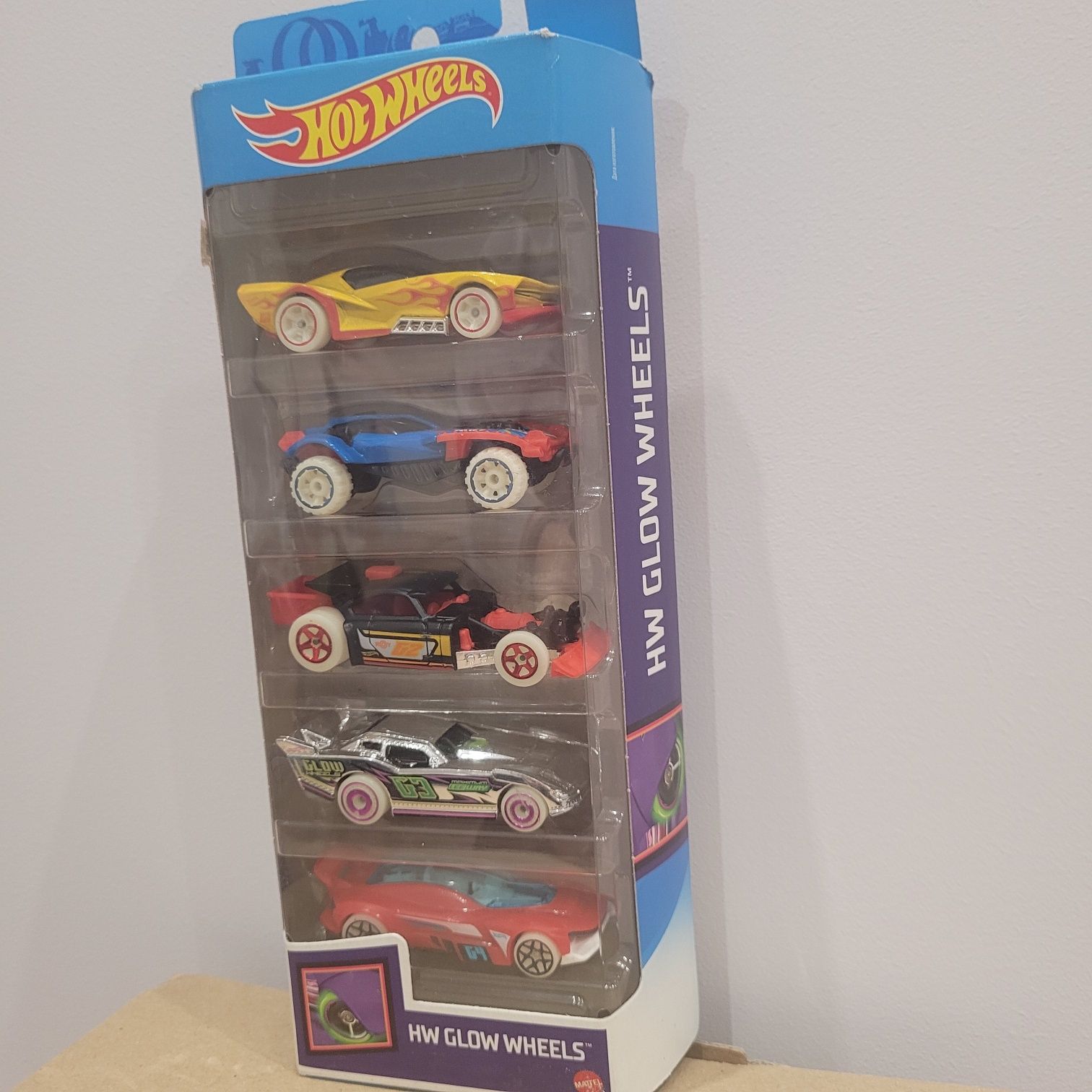 Hot Wheels hw glow wheels GHP65 świecące w ciemności