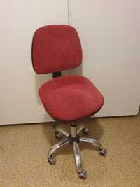 Fotel na kółkach, krzesło biurkowe PatMedicine