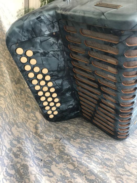Vendo esta concertina em LA sustenido