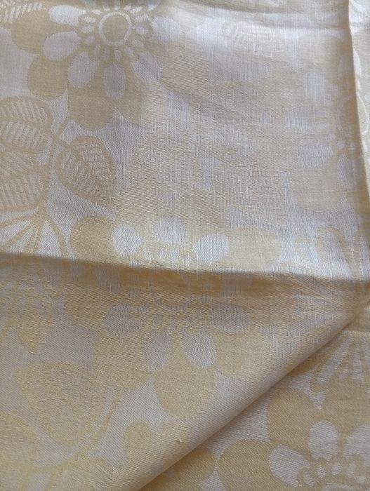 Продам скатертини радюжки нові