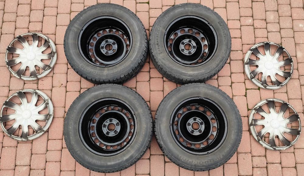 Felgi stalowe 16" 5x112 ET42 (VW) + opony zimowe 215/65 R16 + kołpaki