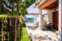 Moradia T4 em Porto Salvo com jardim e piscina