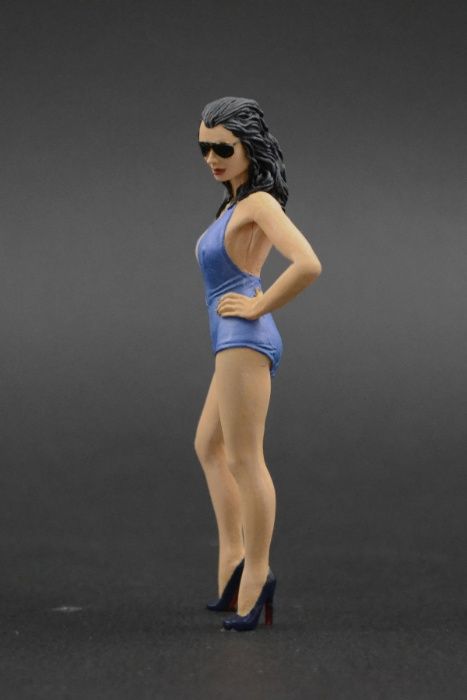 Dominica Posing Girl Figurka 1:18 Ford GT GT40 GT-Spirit