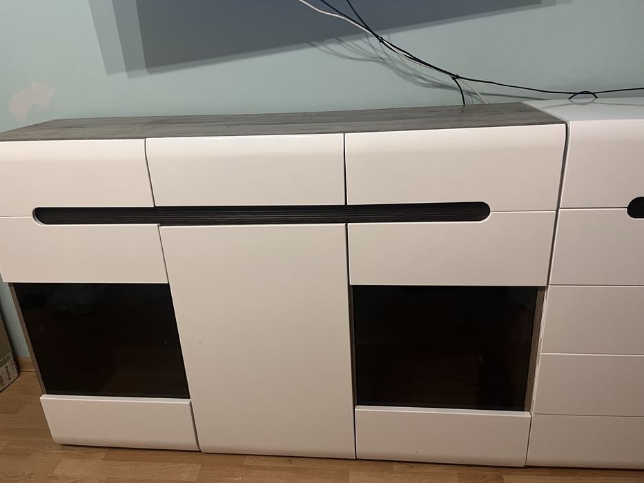 Duza komoda i mala z szufladami