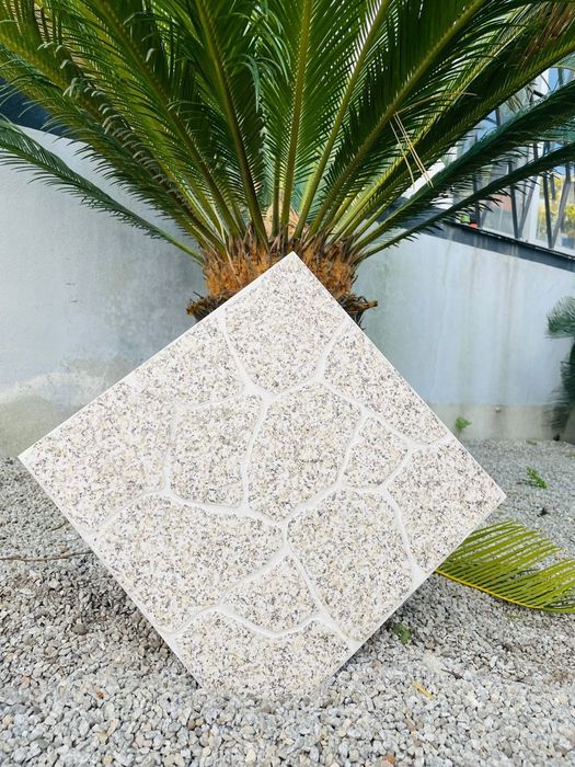 Tijoleira antiderrapante exterior