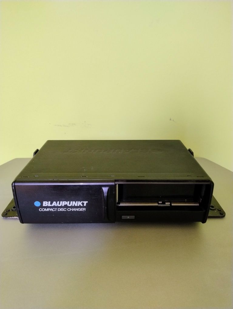 Radio samochodowe "Blaupunkt" z zmieniarka CD na 10 płyt .