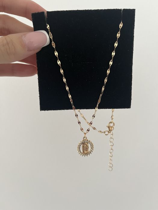 Lancuszek z Matka Boska i blyszczacymi cyrkoniami