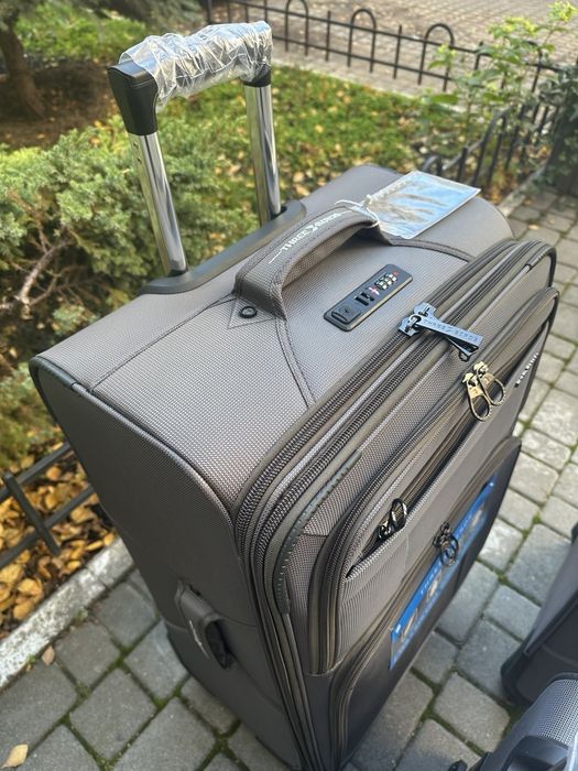 Чемодан большой  Three Birds L  , увеличенный 125 литров