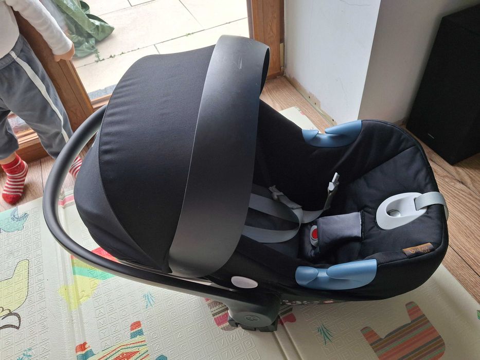 Fotelik Cybex Gold z adapterami