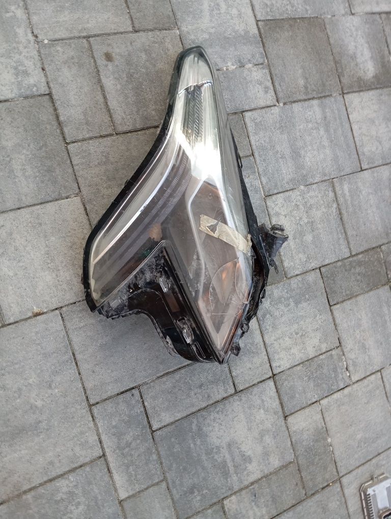 Reflektor lampa przód prawa Cadillac XTS Oryginał