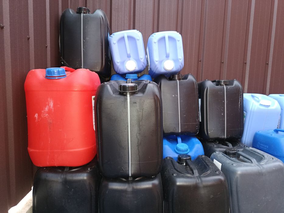 Каністри б/у 20л та 10 л