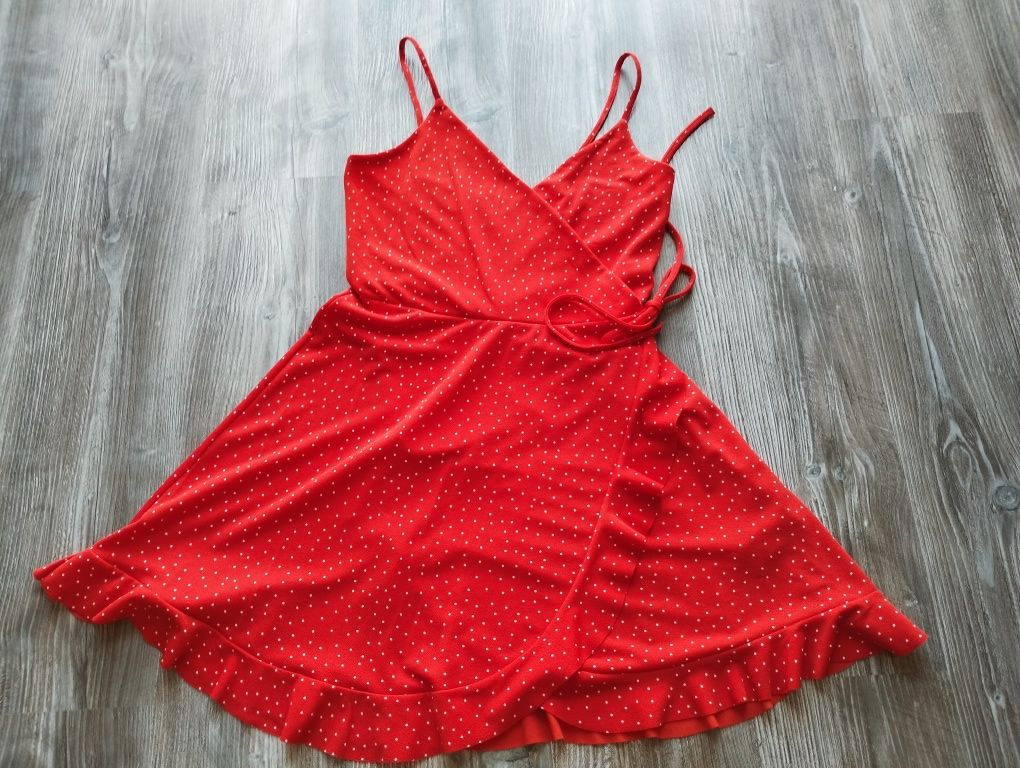 Czerwona sukienka w białe groszki, urocza, dekolt V, r. L