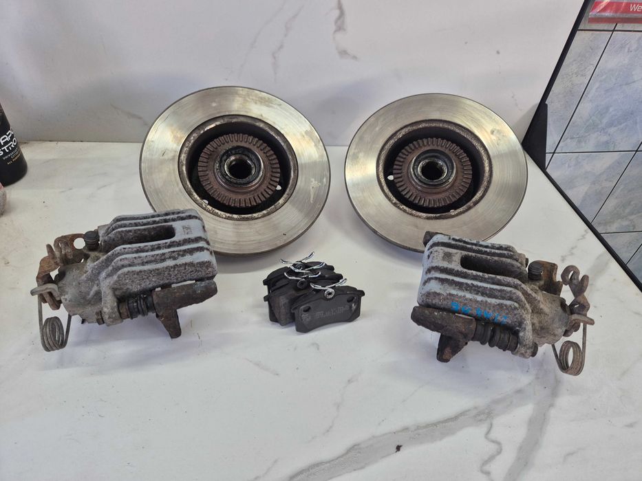 audi a4 b5 lift tarcze tył tylne klocki zaciski komplet