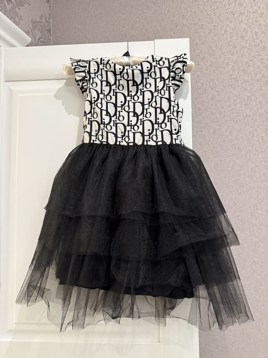 Святкова вечірня сукня. Dior. Нарядне плаття. 8-10 р