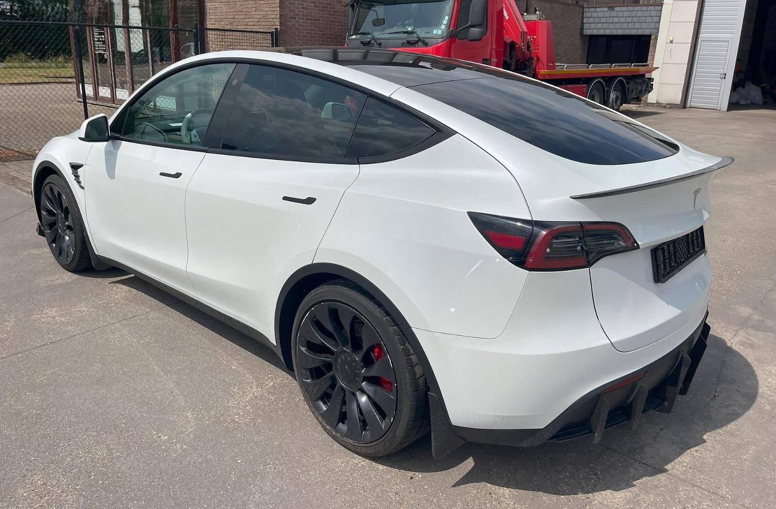 TESLA Model Y performance 534 cvs AWD