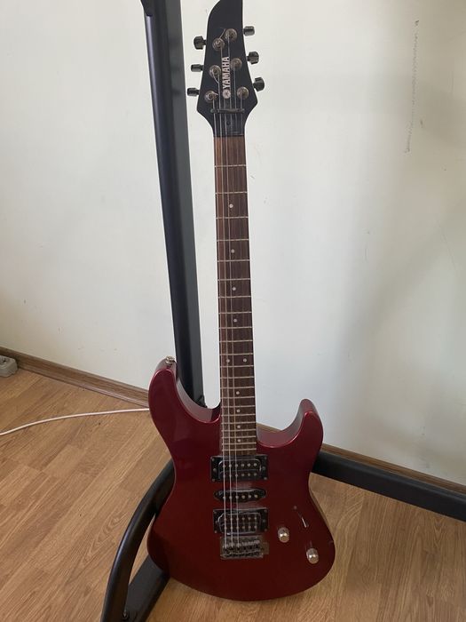 Електро гітара Yamaha RGX121Z + комбік LINE 6 SPIDER 3 30