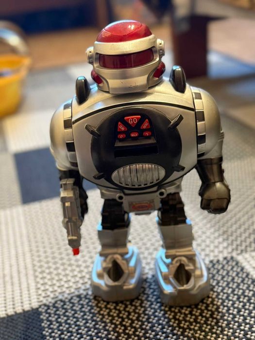 Робот на пульті / на батарейках - Космічний Воїн