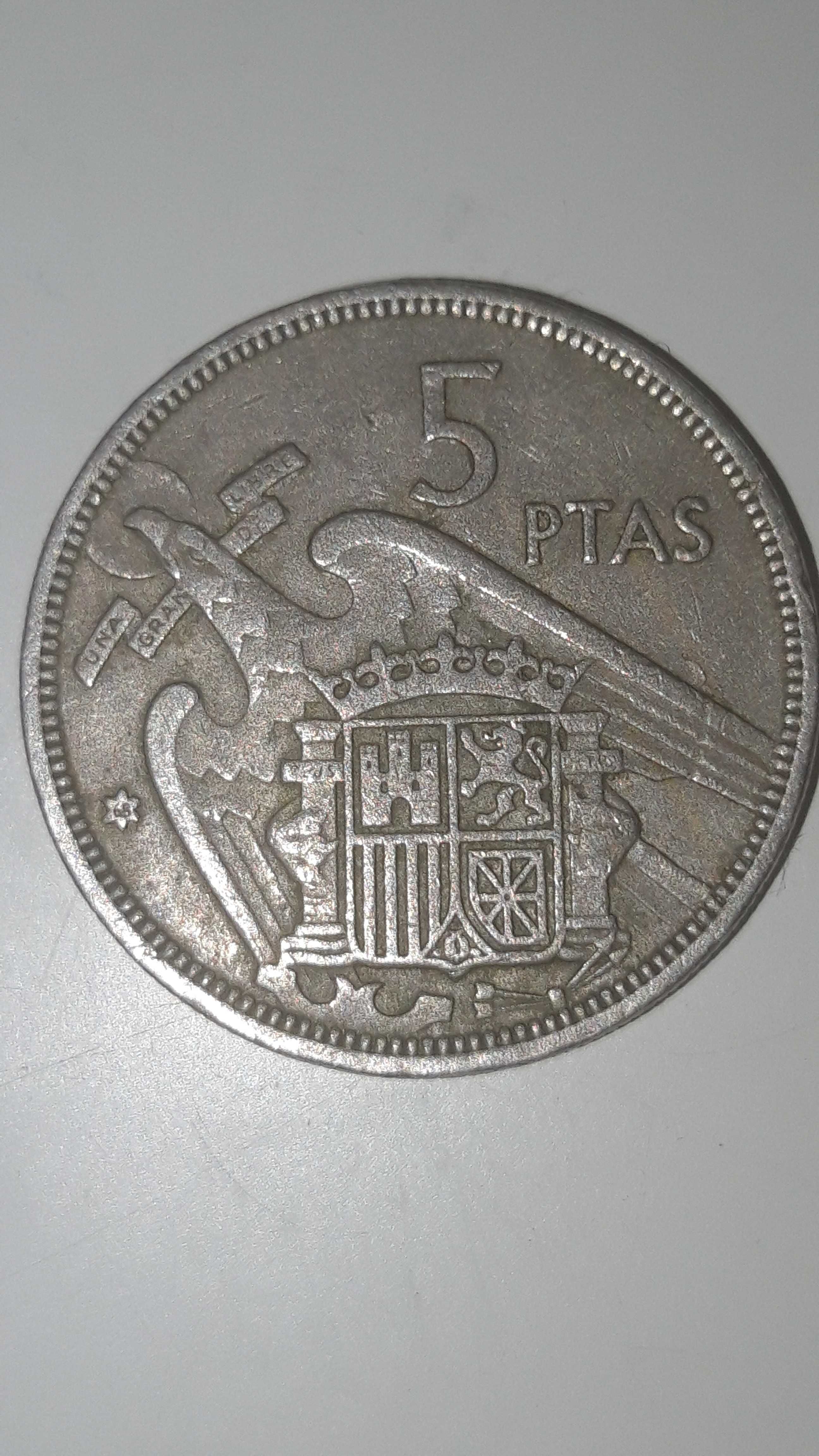 Moeda de 5 pesetas de 1957.