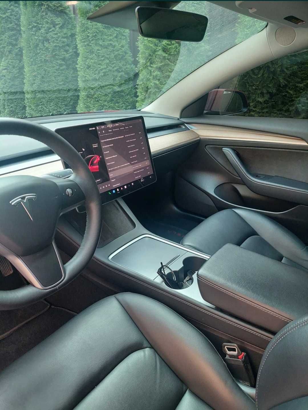 Продам авто Tesla model 3