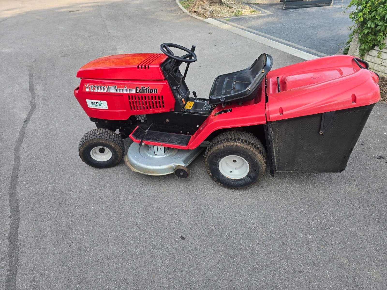 Traktorek Ogrodniczy Ogrodowy Kosiarka MTD E2000 20 Hp kosz