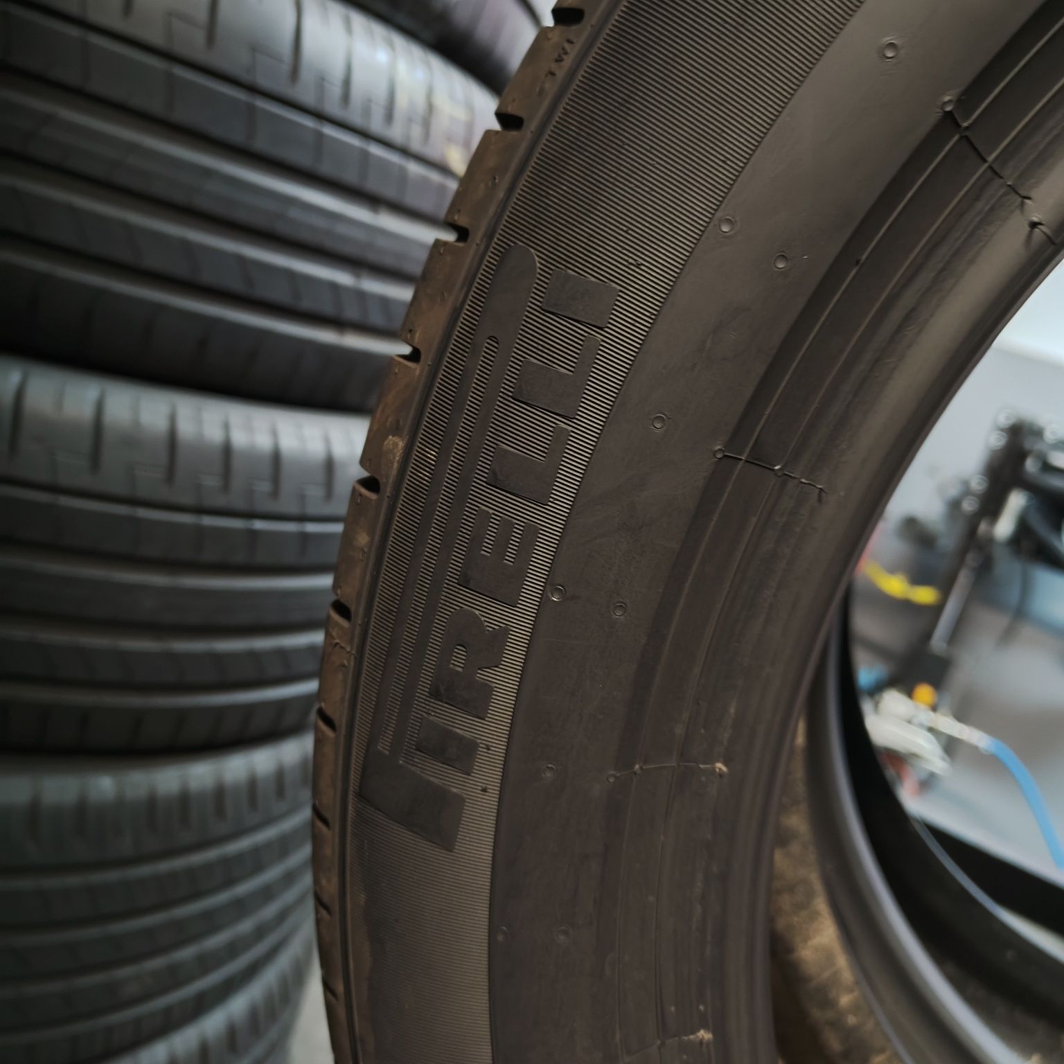 245/50/19 XL Sprzedam parę opon letnich Pirelli