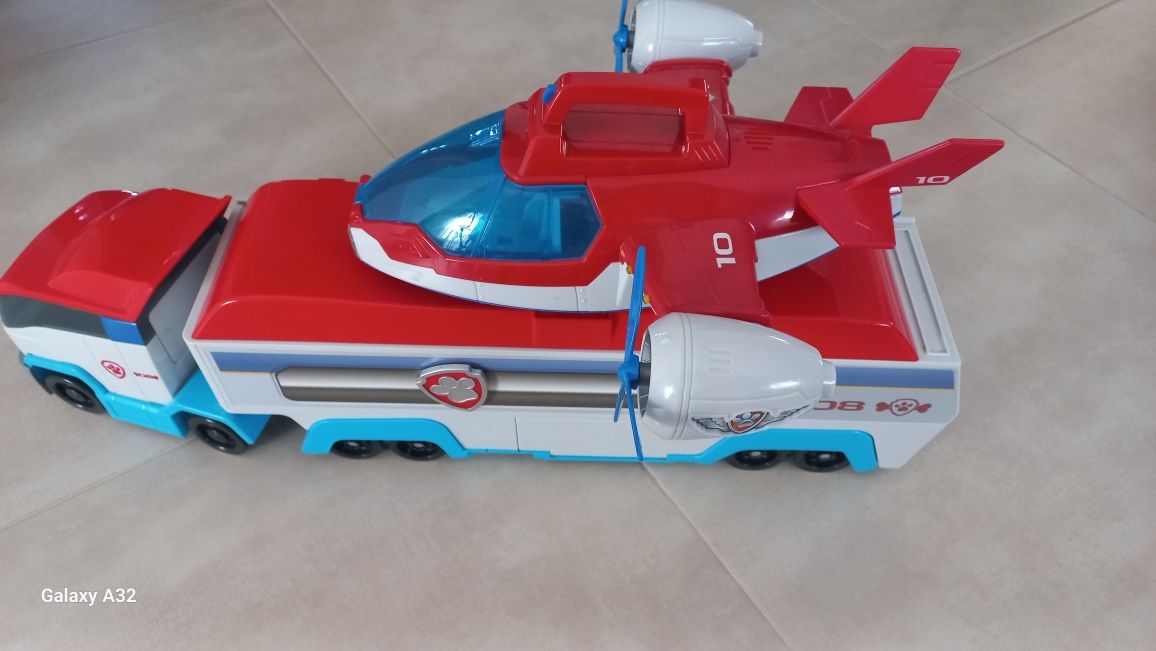 Autocarro patrulha pata