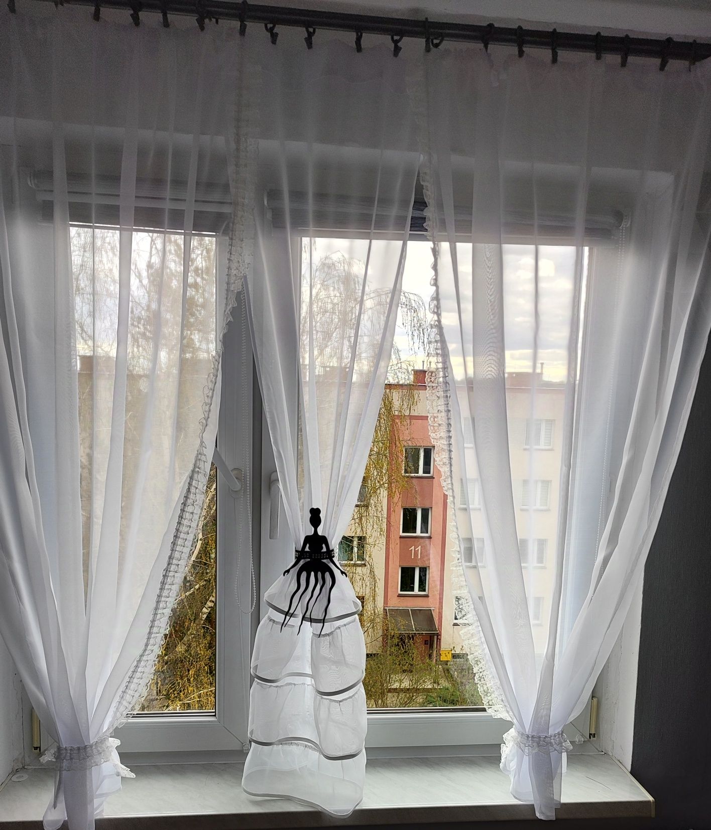Komplet firanek + panel z falbankami i upięciem panienki i