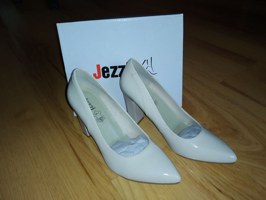Nowe buty półbuty Jezzi 38 beżowe