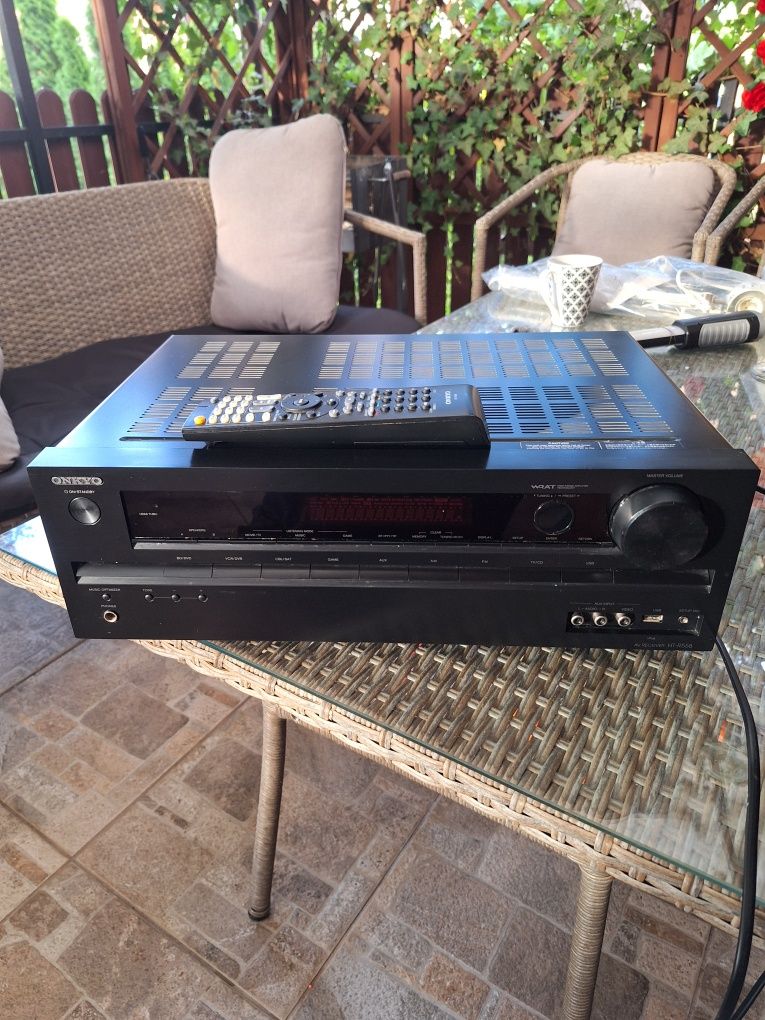 Amplituren Onkyo z Pilotem