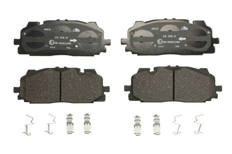 Комплект гальмівних колодок передн (з комплектуючими), AUDI