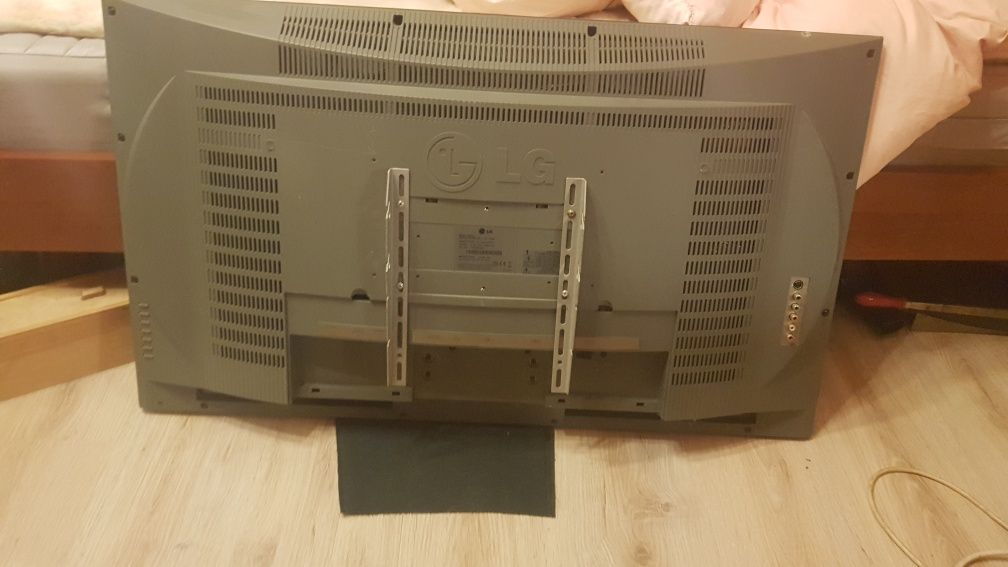 Telewizor lcd LG  RZ-32LZ55  32 cale