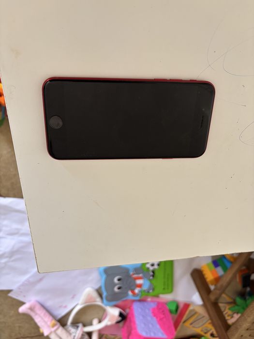 iPhone SE (Product RED) – 64GB – Funcional (vidro traseiro rachado)