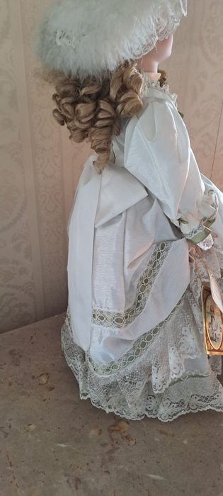 Boneca porcelana 54 cm de altura