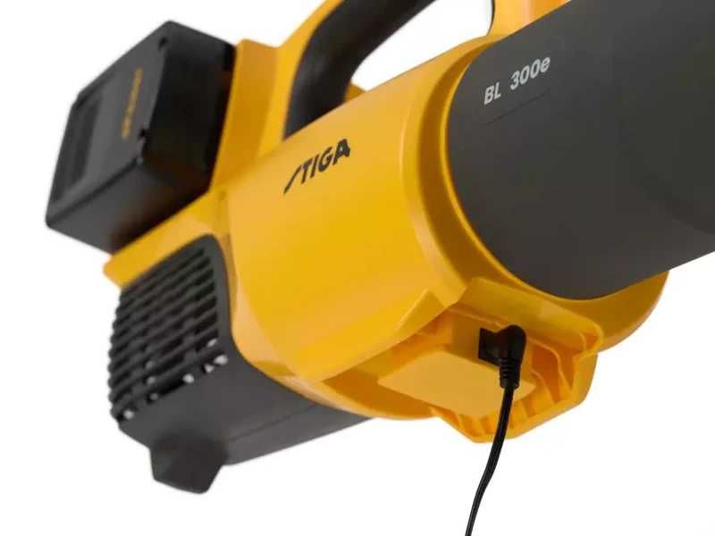 Dmuchawa akumulatorowa STIGA BL 300e 2x akumulator 20V 4.0Ah+ ład