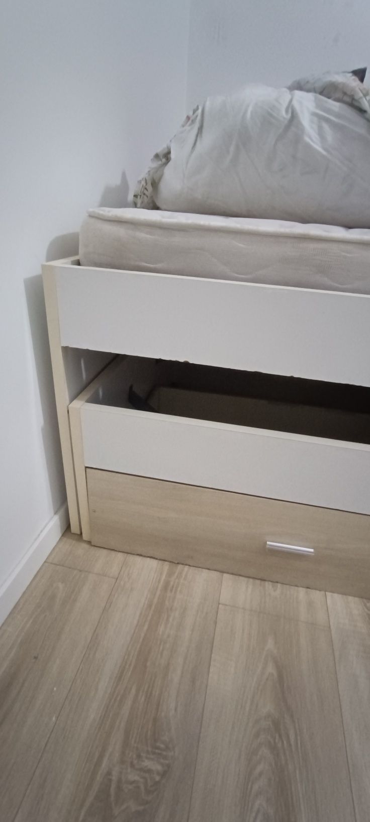 Cama individual de gavetas com estrado e colchão