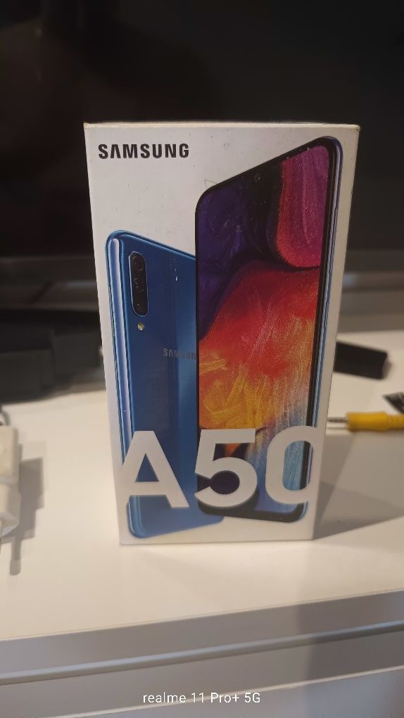 Samsung  A50 Uszkodzony ekran po za tym sprawny bez simlocka