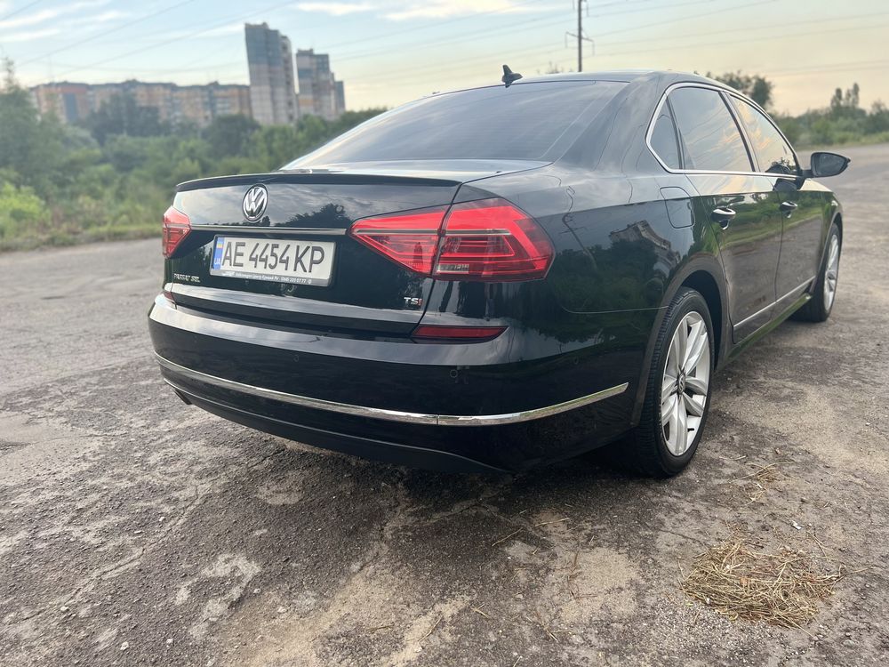 Volkswagen Passat SEL NMS