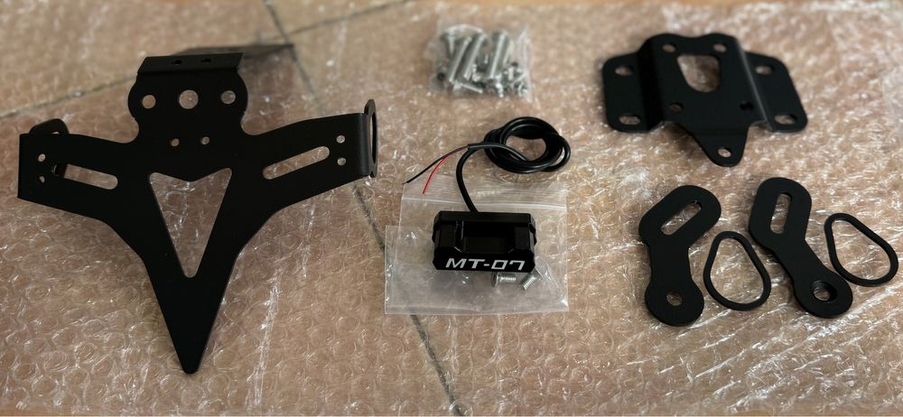 Suporte matricula curto MT-07 e piscas LED
