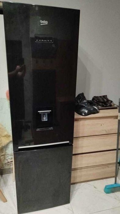 Lodówka Beko neo frost czarna 203cm