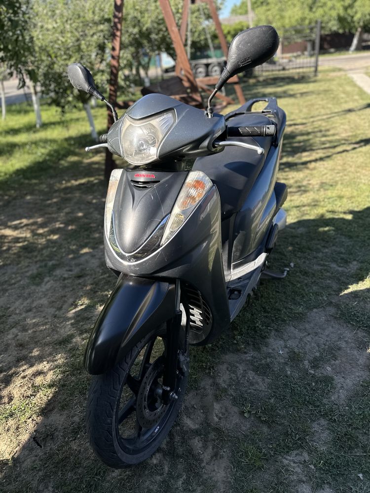 Мопед Honda SH 300 бензин