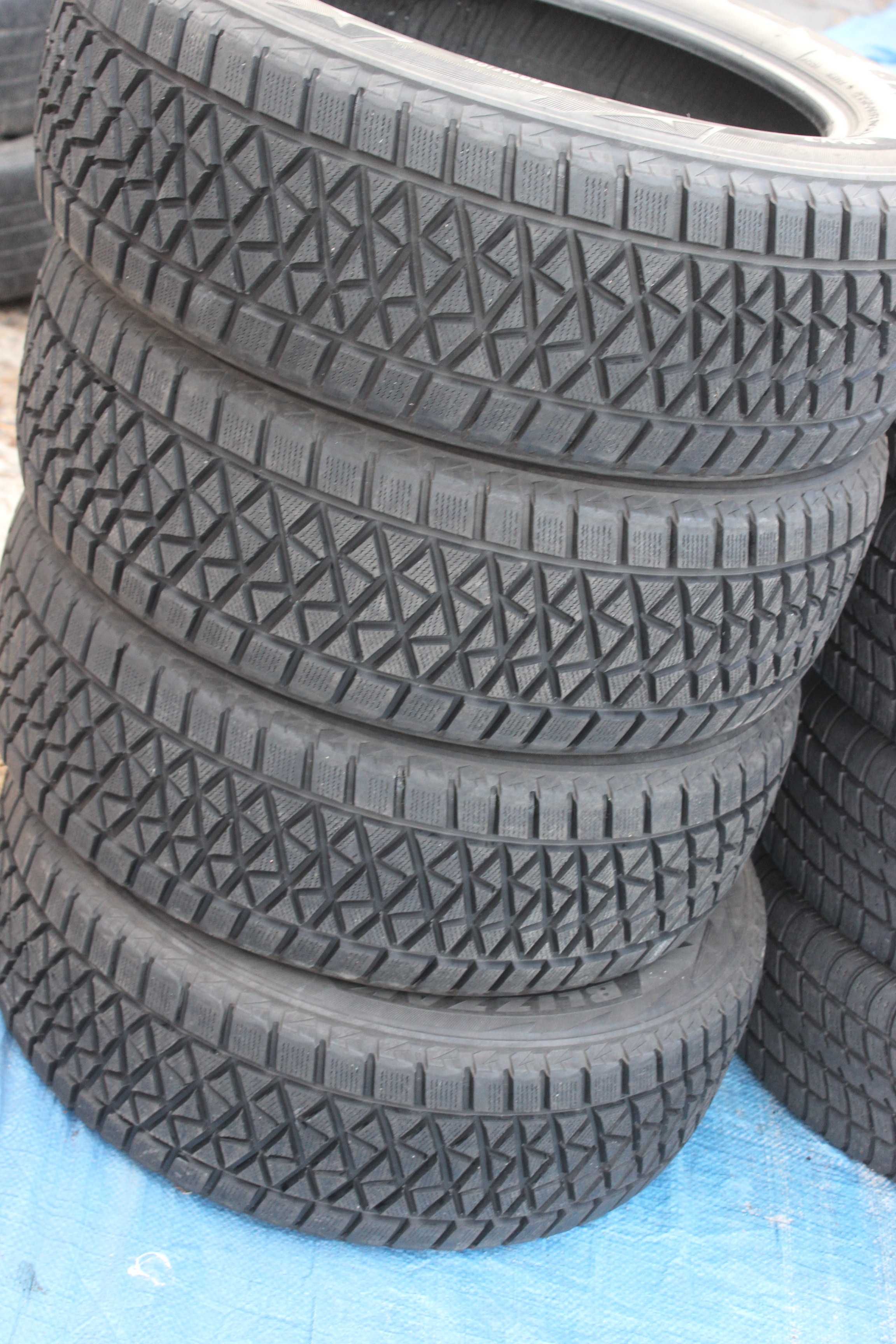 235-60-R18 BRIDGESTONE BLIZZAK 4 штуки зимней резины GERMANY