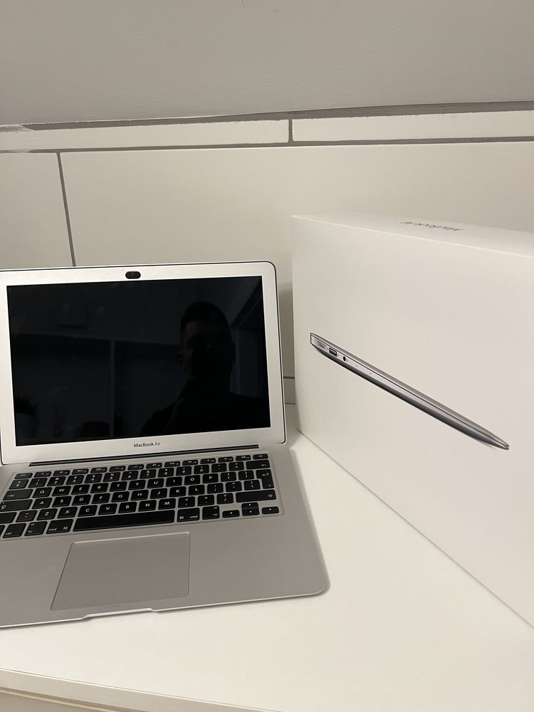 Macbook Air, 13 cali - tylko 187 cykli baterii