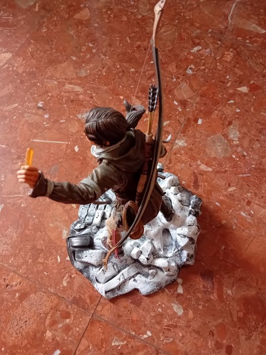 Estátua Lara Croft, edição de colecionador ps4 (sem caixa)