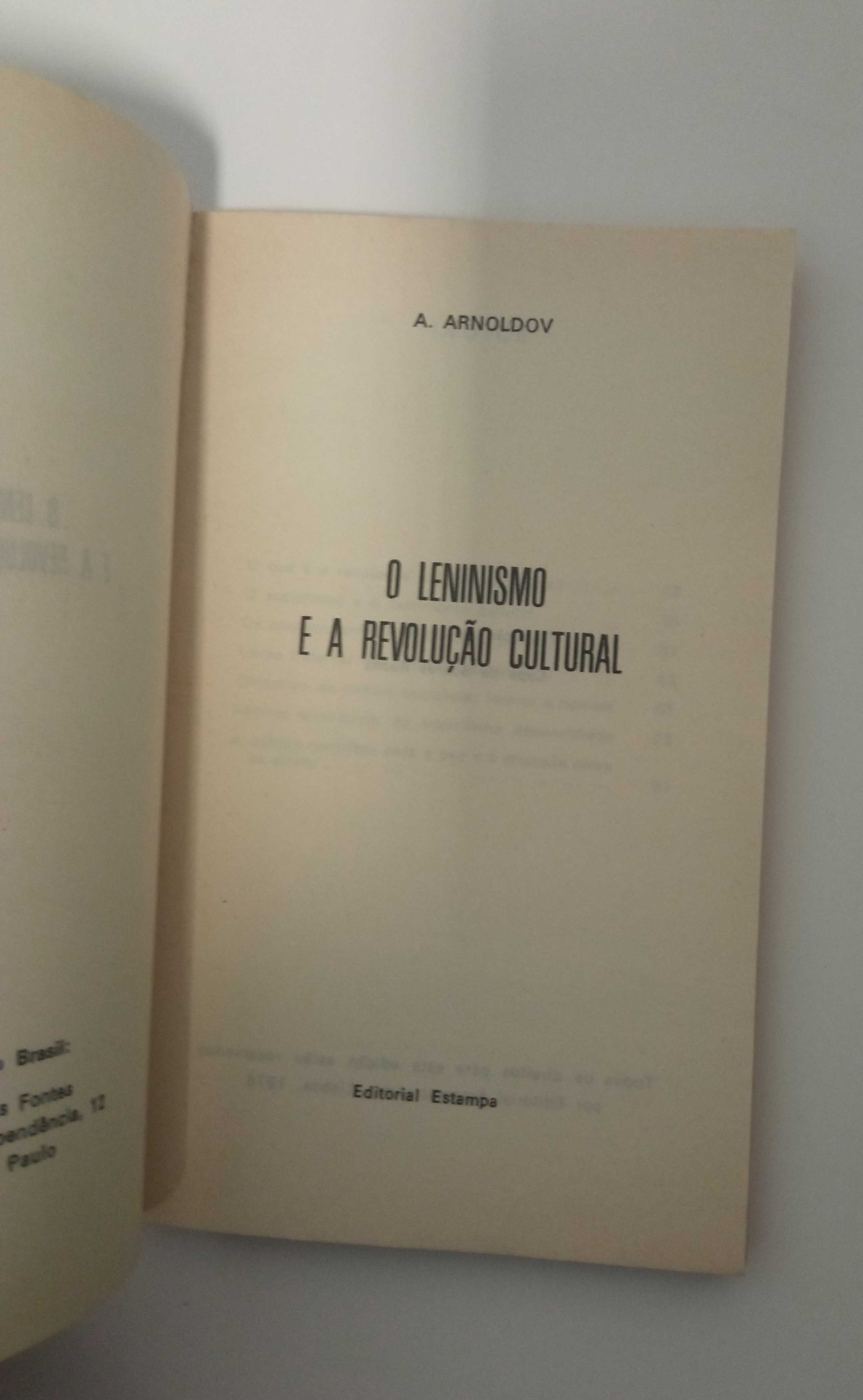 Coleção: O Leninismo e a revolução cultural, de A. Arnoldov