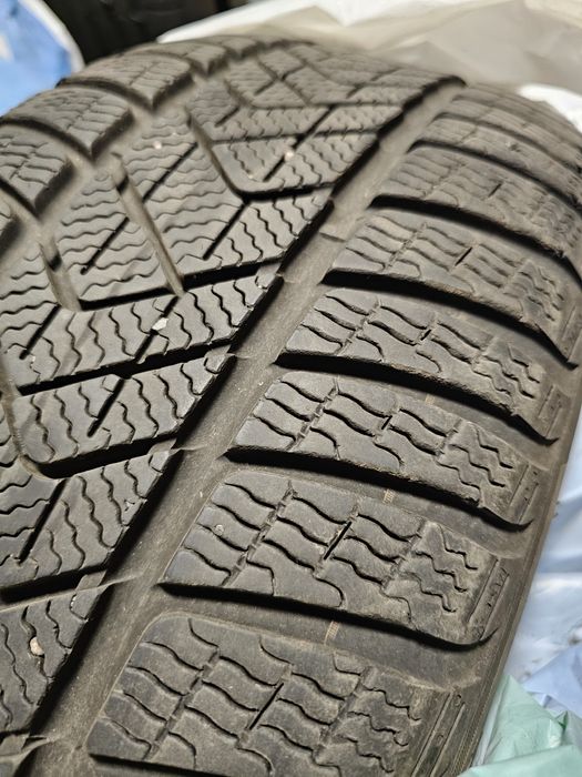 Opony Pirelli SottoZero 245/45R18 RUN ON FLAT