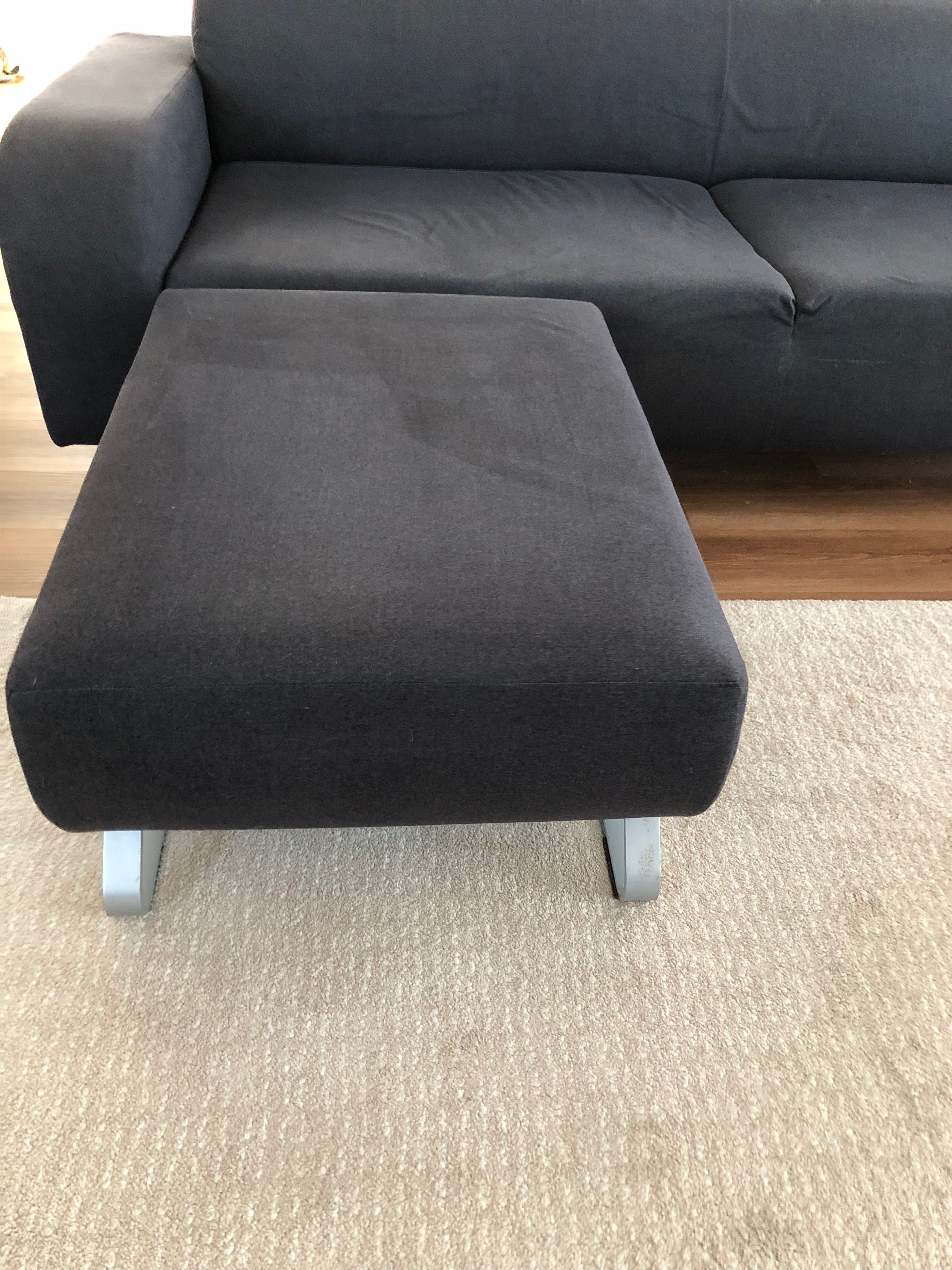 2 Sofás de três lugares c/ chaise longue