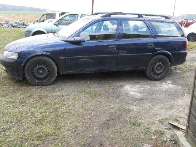 Opel Vectra kombi 1799cm 1999r na czesci